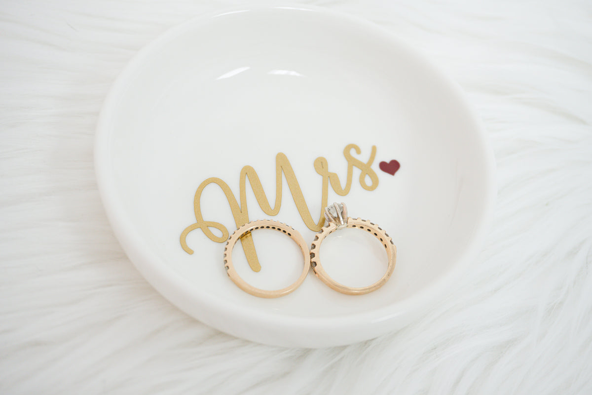 Mrs with Heart Ring Dish