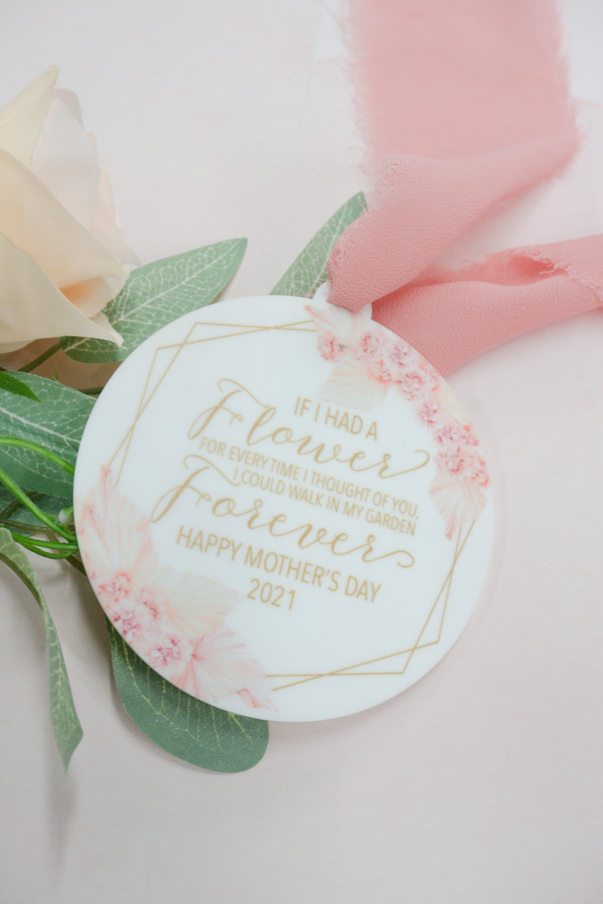 Happy Mother&#39;s Day Flowers Ornament