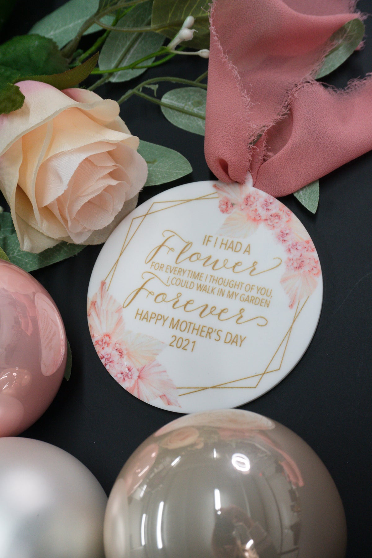 Happy Mother&#39;s Day Flowers Ornament